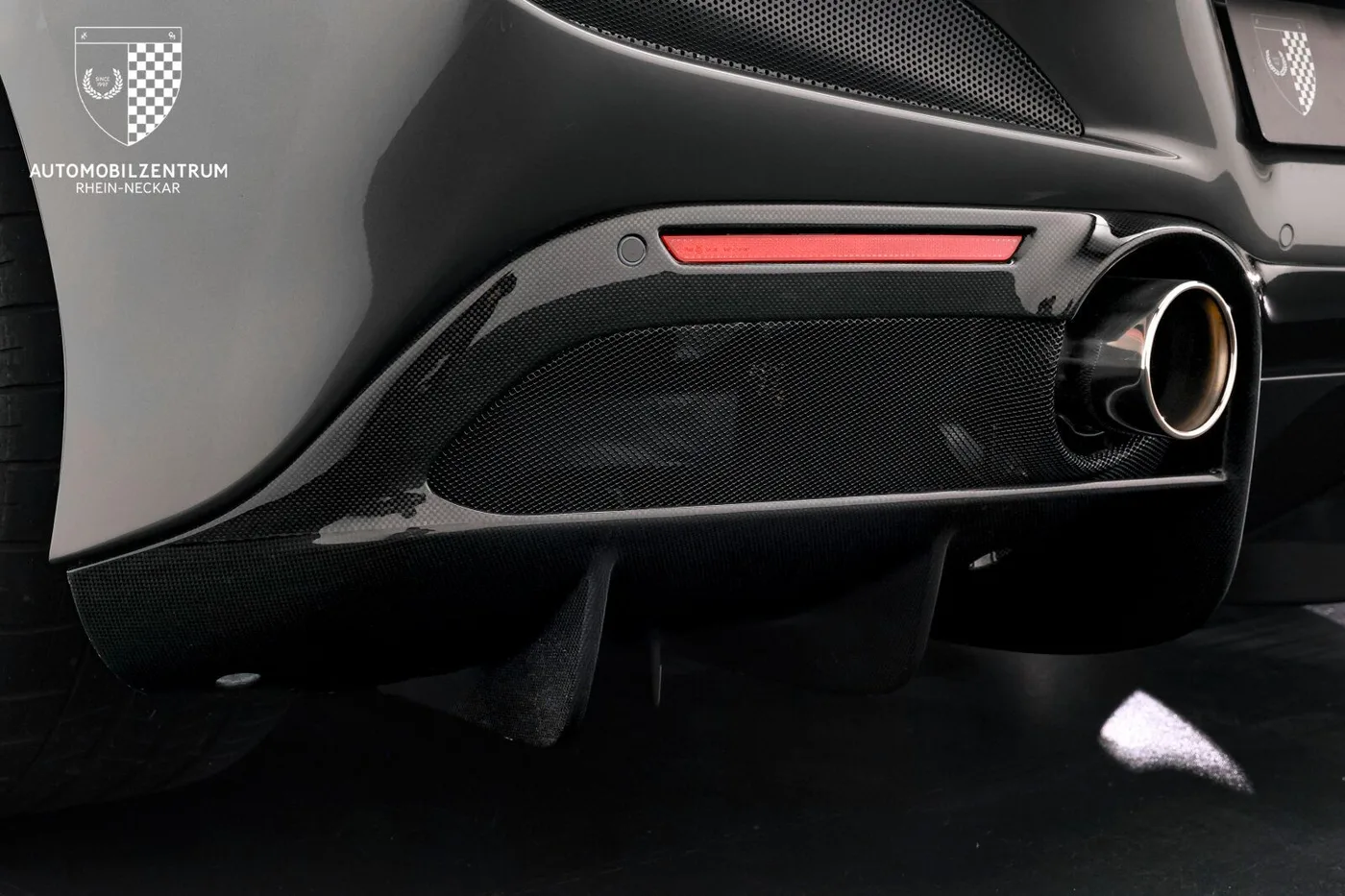 2020 Ferrari F8 Tributo proposée par un spécialiste de la supercar à Viernheim, Allemagne, photo 15 sur 25