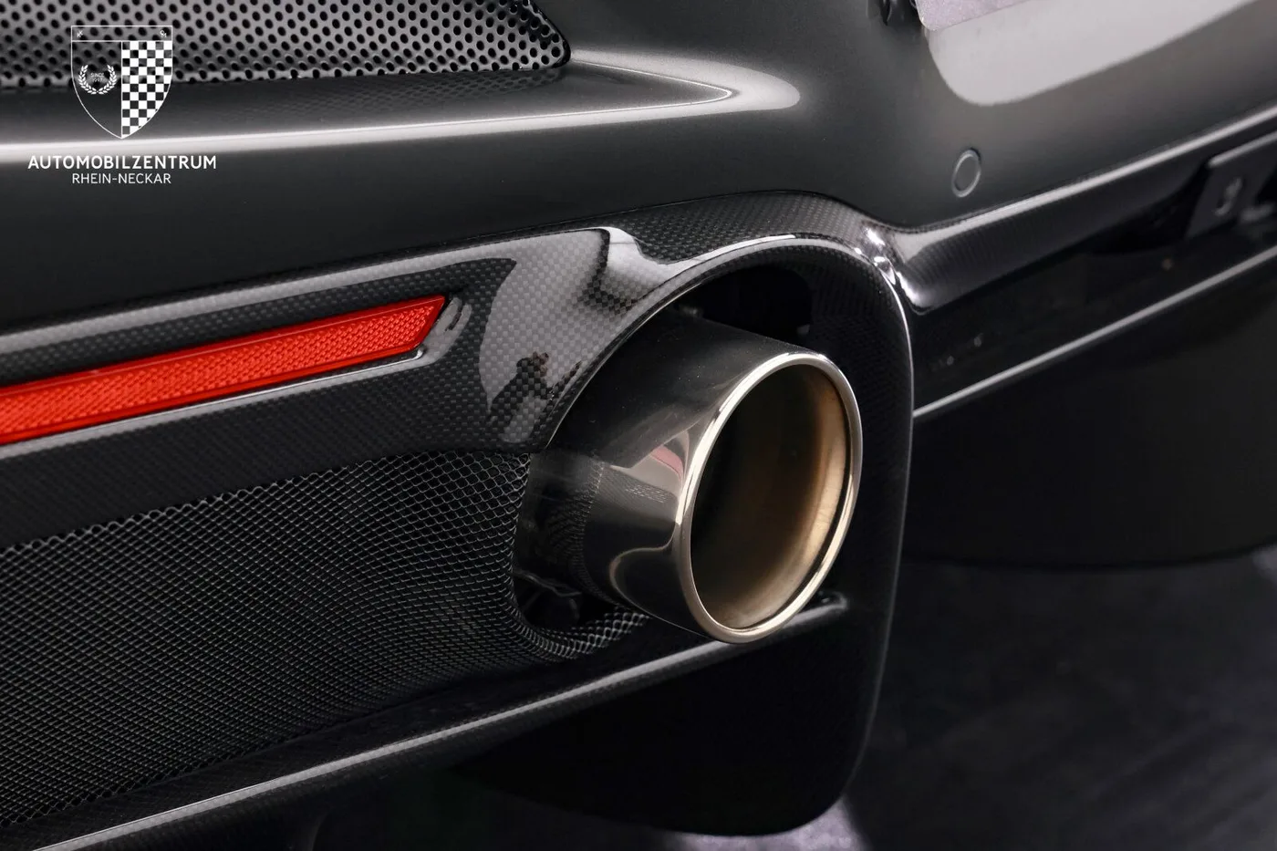 2020 Ferrari F8 Tributo proposée par un spécialiste de la supercar à Viernheim, Allemagne, photo 16 sur 25