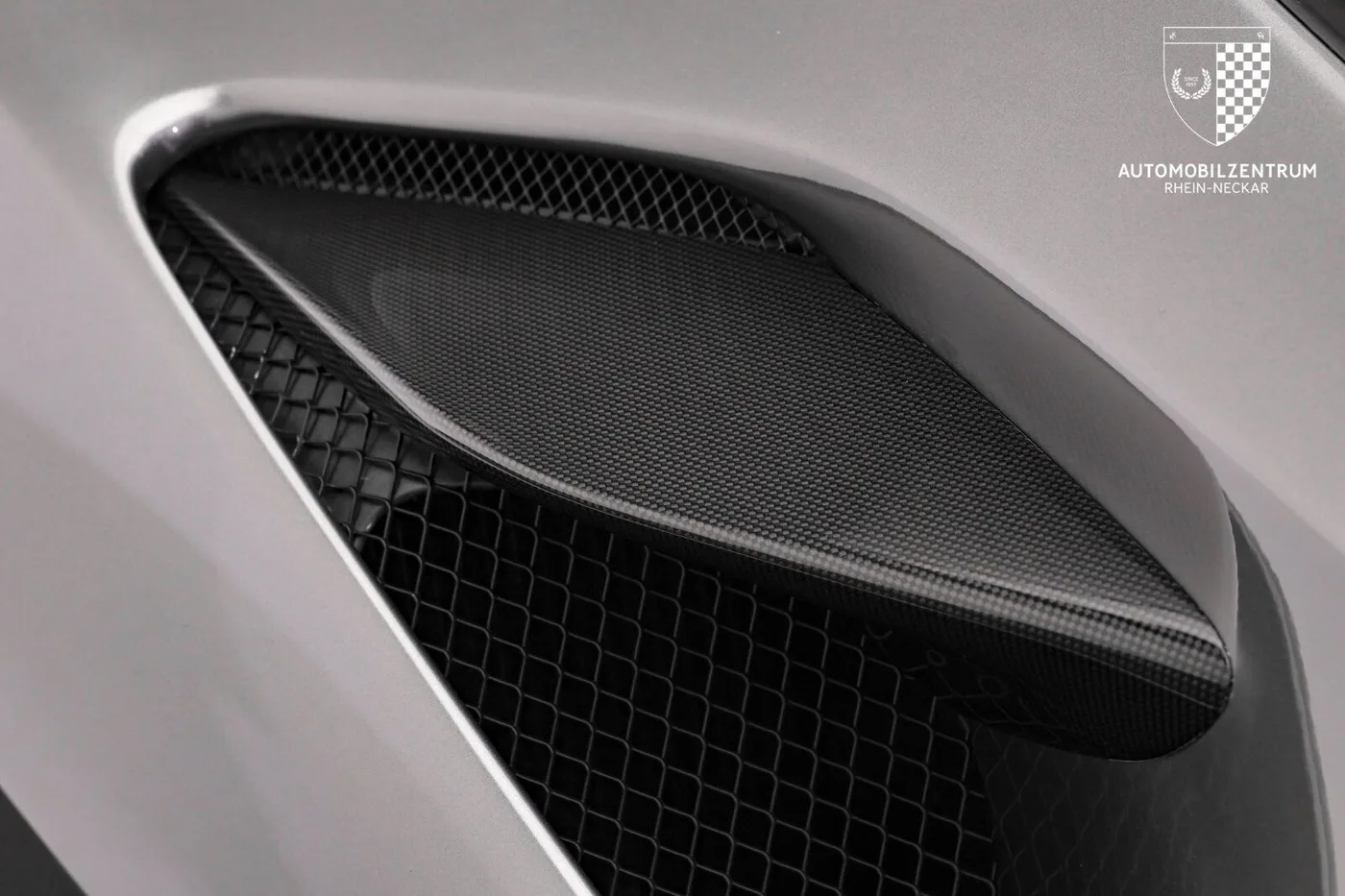 2020 Ferrari F8 Tributo proposée par un spécialiste de la supercar à Viernheim, Allemagne, photo 20 sur 25
