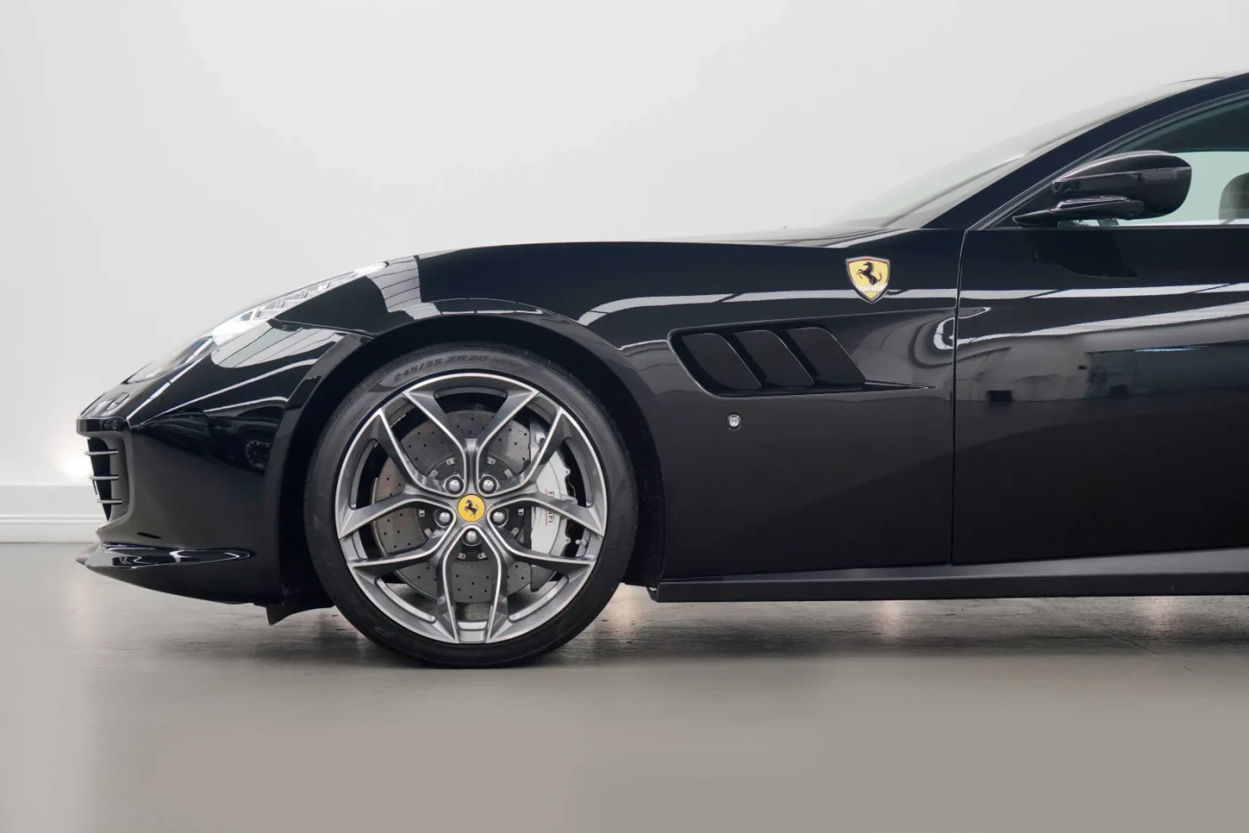 2020 Ferrari GTC4Lusso T offered by a specialist dealer in Dubai, United Arab Emirates, photo 7 of 10