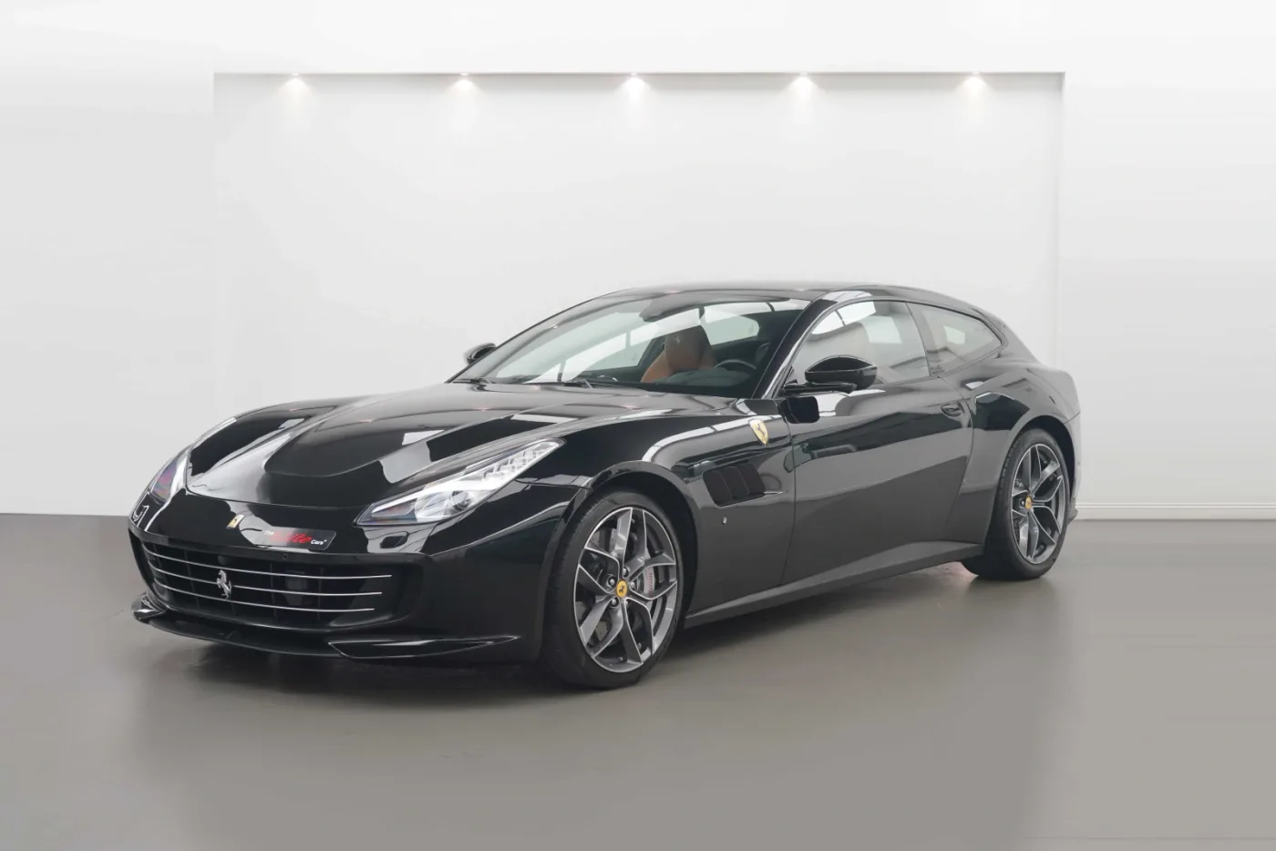 2020 Ferrari GTC4Lusso T offered by a specialist dealer in Dubai, United Arab Emirates, photo 8 of 10