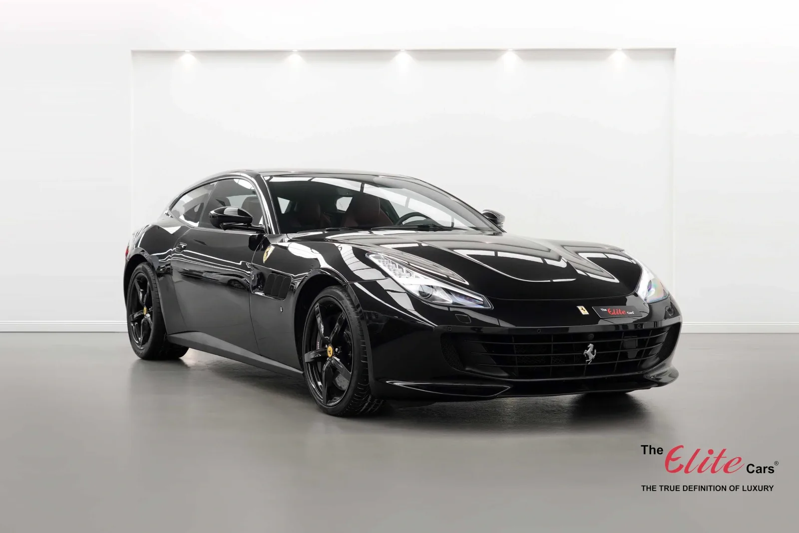 2020 Ferrari GTC4Lusso T angeboten von einem Fachhändler in Dubai, Vereinigte Arabische Emirate, Hauptfoto