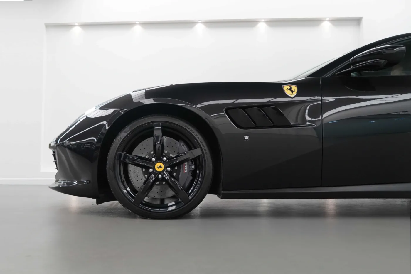 2020 Ferrari GTC4Lusso T angeboten von einem Fachhändler in Dubai, Vereinigte Arabische Emirate, Foto 7 von 10