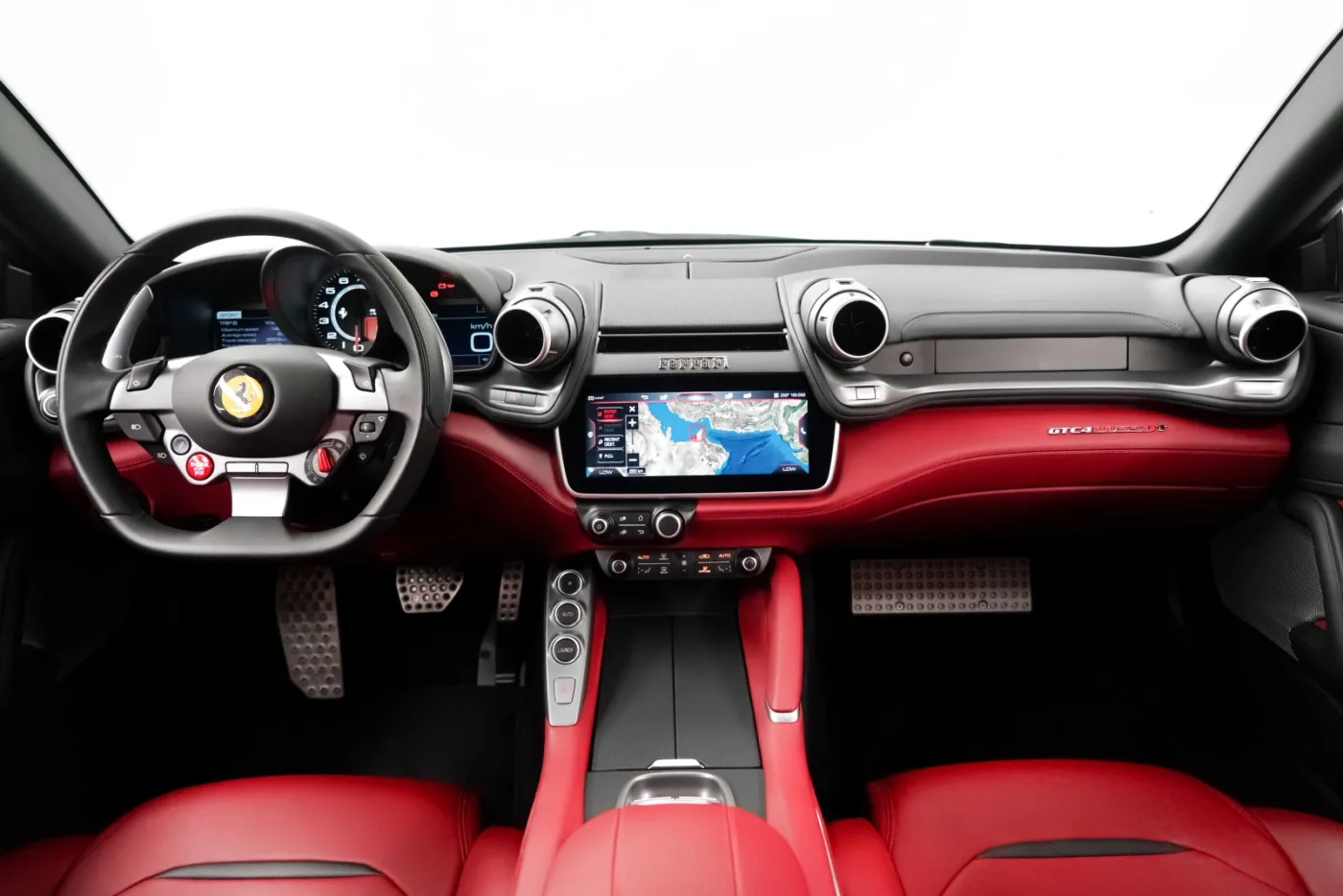2020 Ferrari GTC4Lusso T angeboten von einem Fachhändler in Dubai, Vereinigte Arabische Emirate, Foto 10 von 10