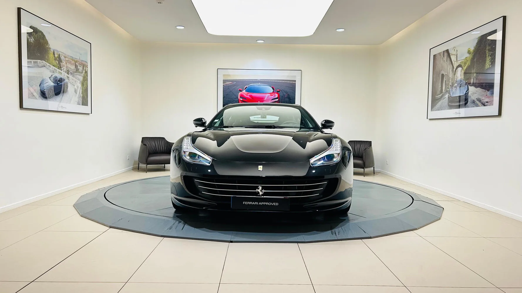2020 Ferrari GTC4Lusso proposée par un concessionnaire spécialisé à Balma, France, photo principale