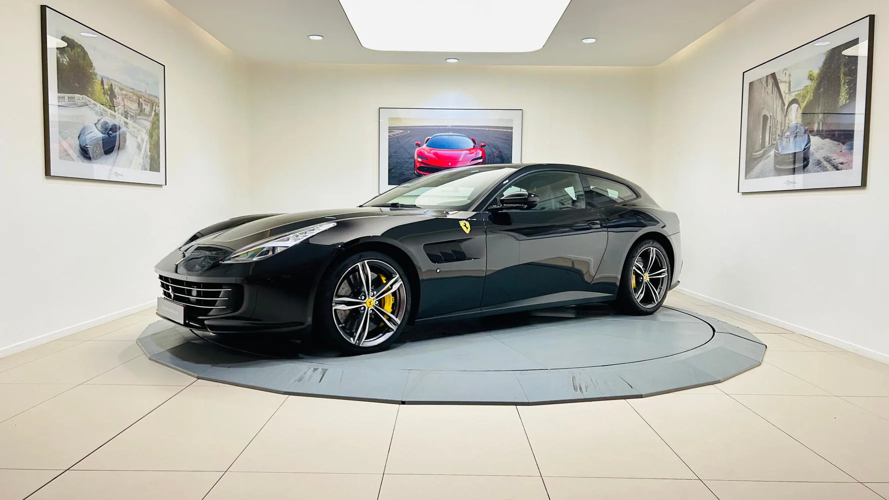 2020 Ferrari GTC4Lusso, 2/30