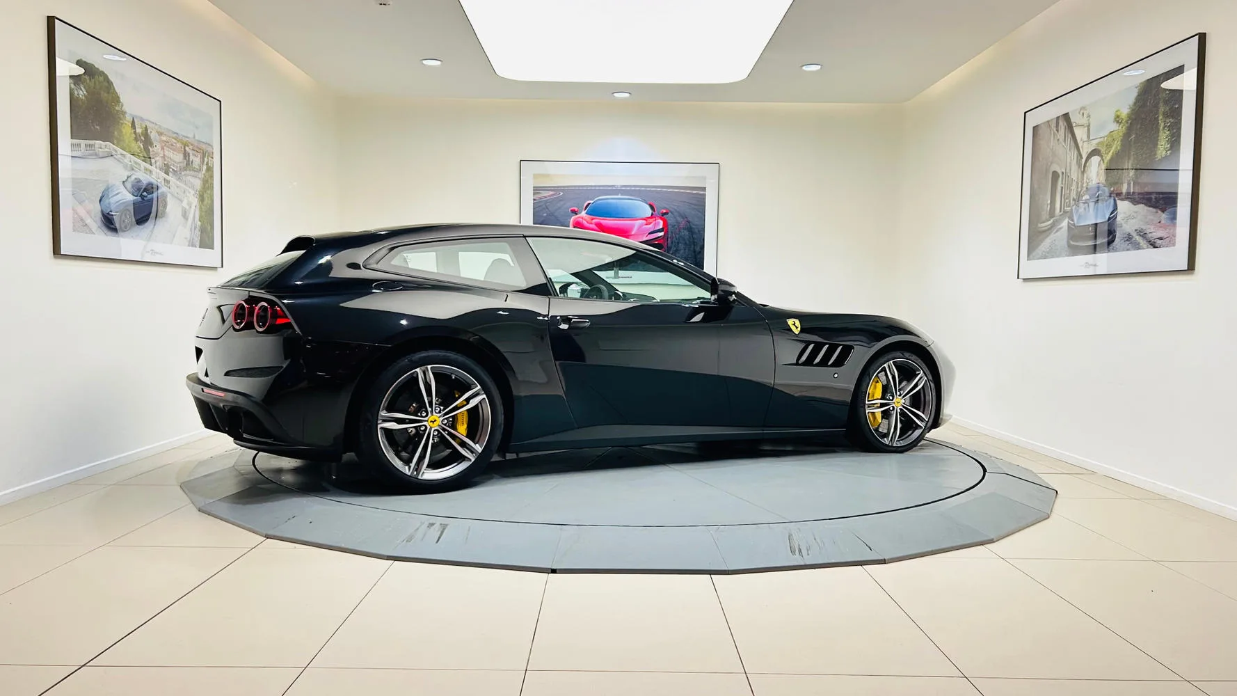 2020 Ferrari GTC4Lusso, 3/30