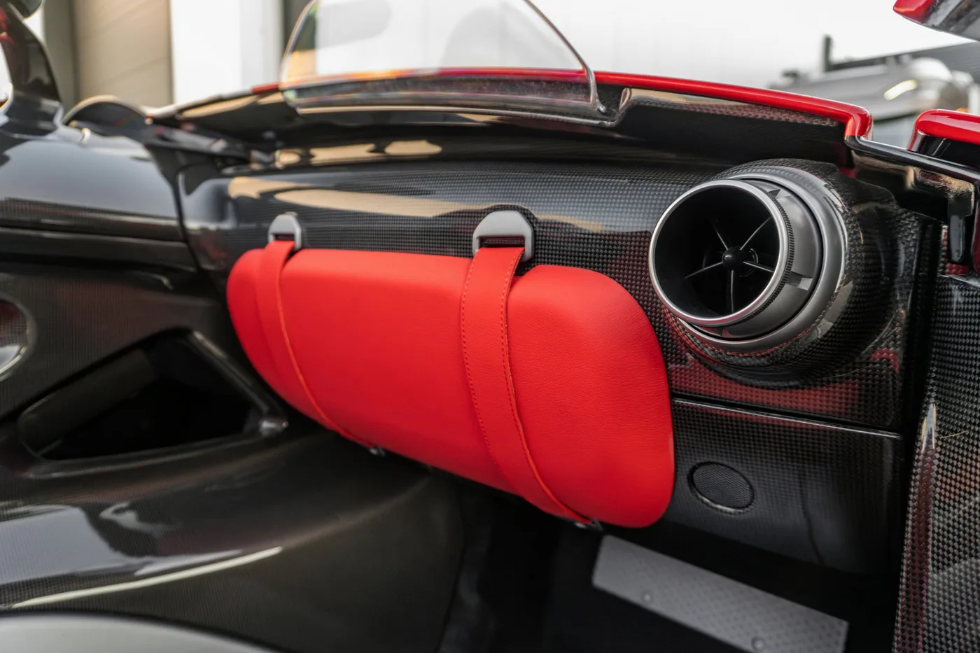 2020 Ferrari Monza SP2 offered by a supercar dealer in Woerden, Netherlands, photo 16 of 25
