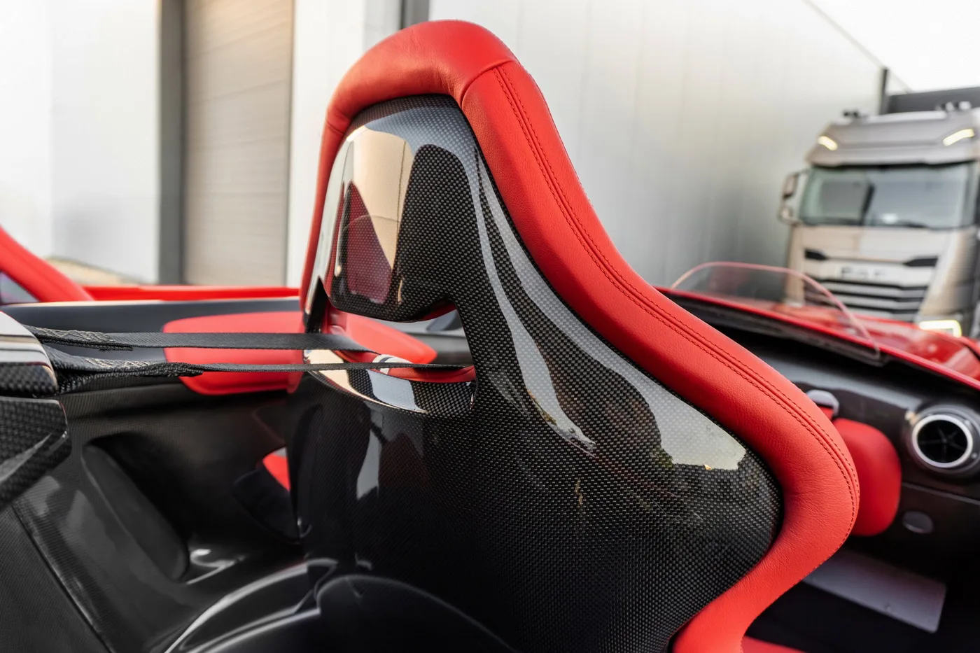 2020 Ferrari Monza SP2 offered by a supercar dealer in Woerden, Netherlands, photo 17 of 25