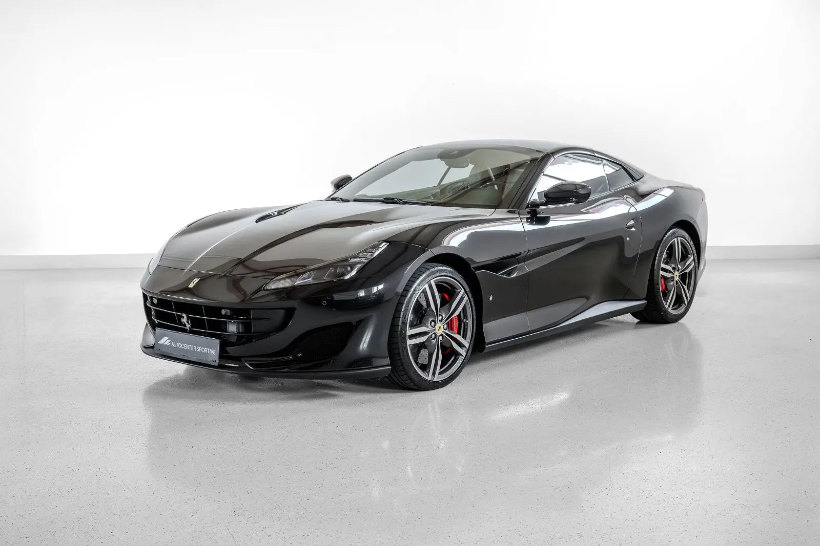 2020 Ferrari Portofino proposée par un concessionnaire spécialisé à Bad Schussenried, Allemagne, photo principale