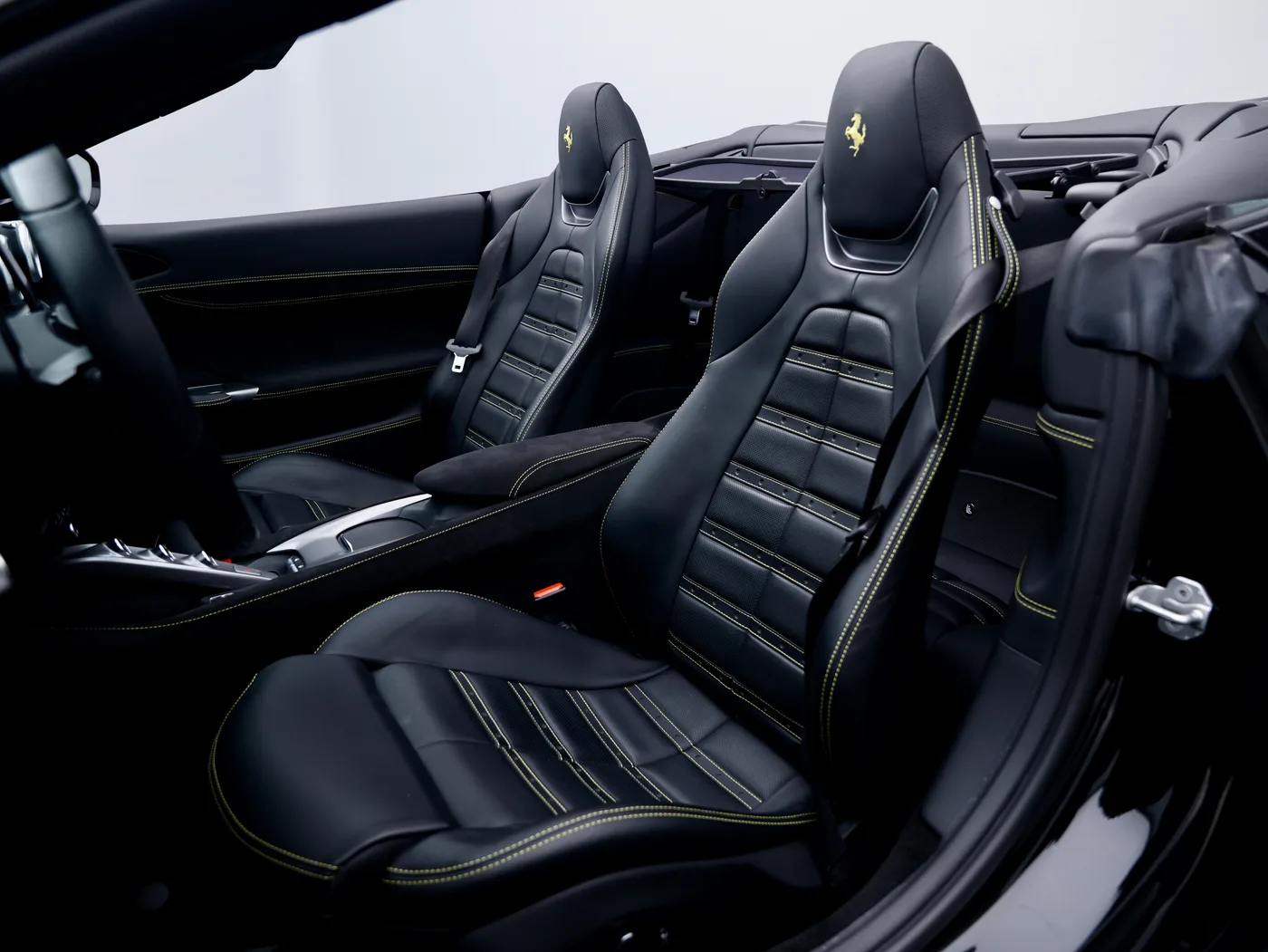2020 Ferrari Portofino angeboten von einem Fachhändler in Frankfurt am Main, Deutschland, Foto 6 von 15