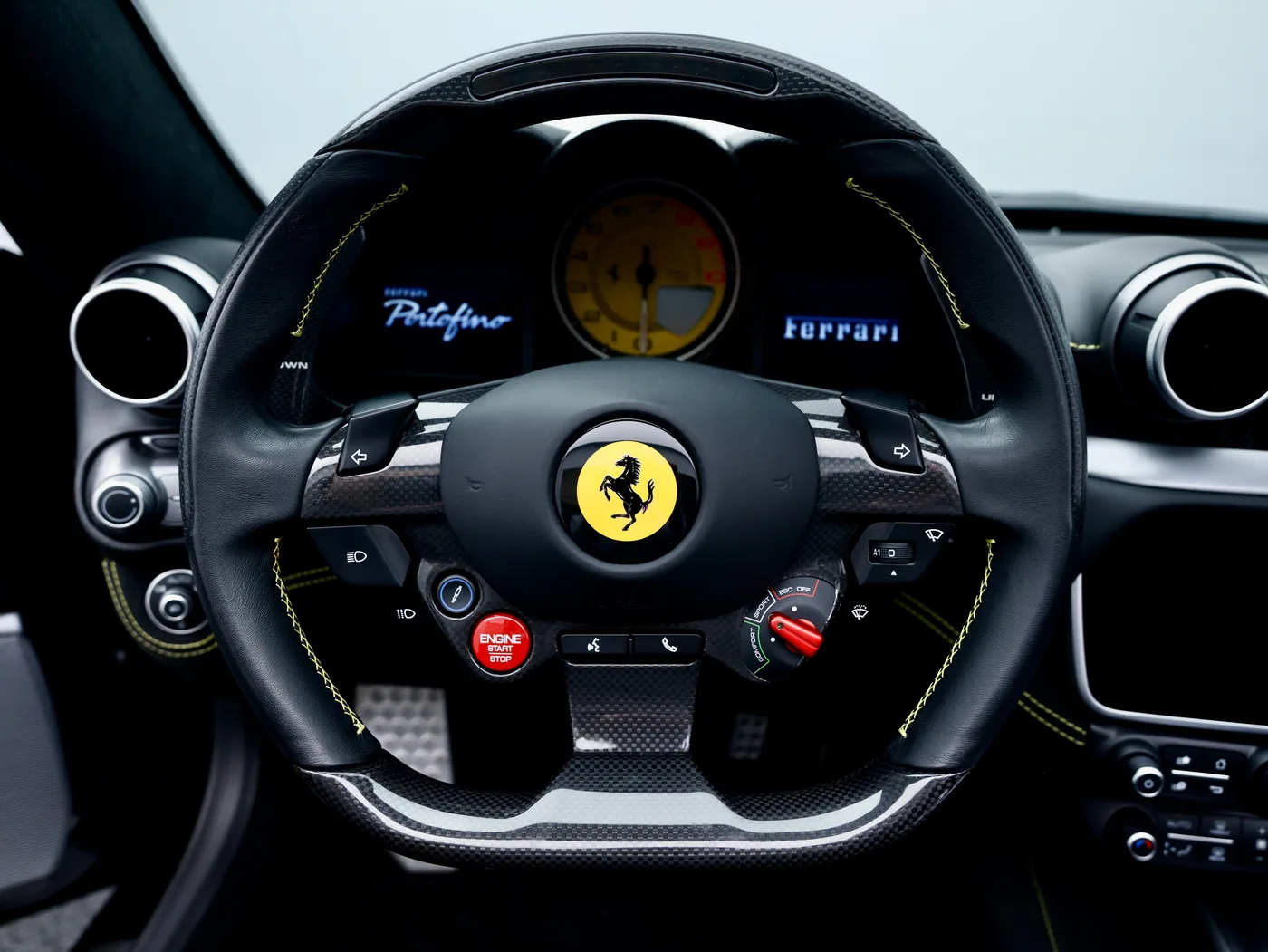 2020 Ferrari Portofino angeboten von einem Fachhändler in Frankfurt am Main, Deutschland, Foto 8 von 15