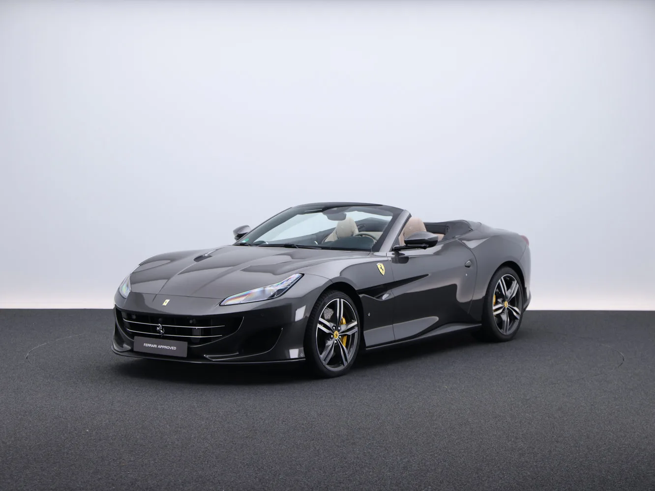 2020 Ferrari Portofino proposta da un concessionario specializzato a Frankfurt am Main, Germania, foto principale