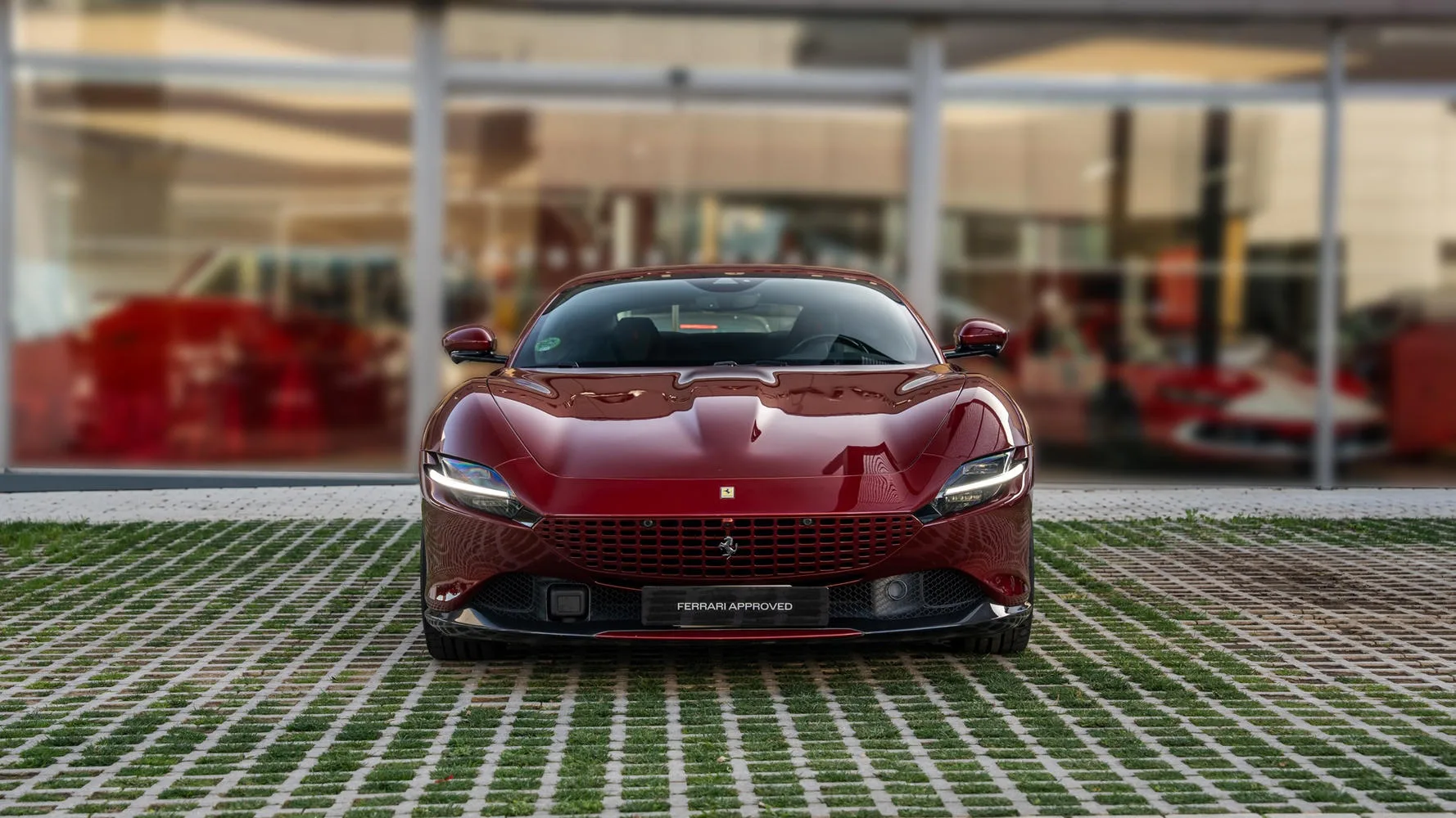 2020 Ferrari Roma proposée par un concessionnaire spécialisé à San Pedro Alcántara, Espagne, photo principale