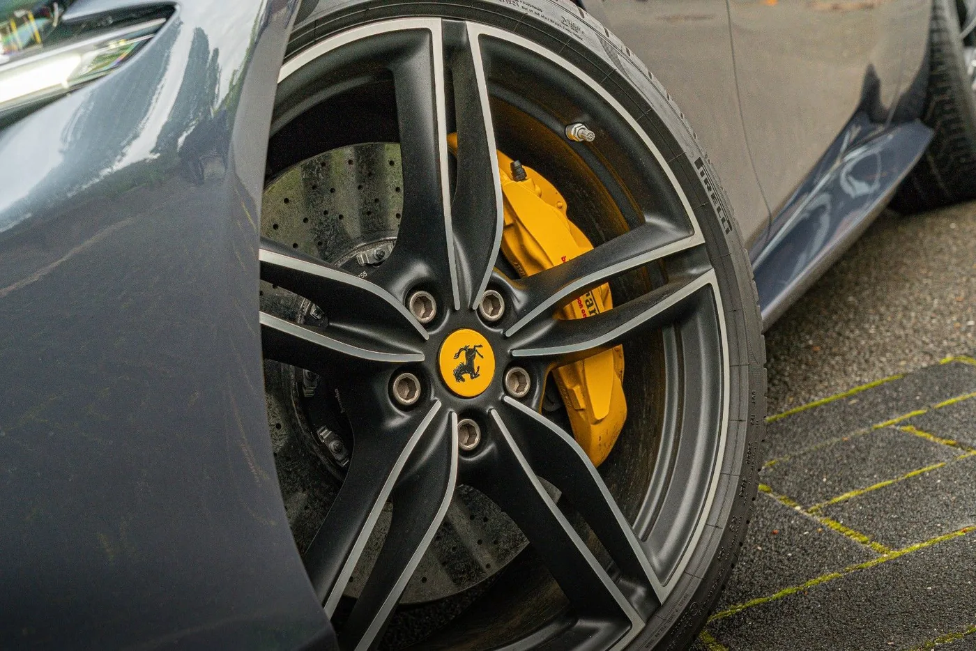 2020 Ferrari Roma angeboten von einem Supersportwagenhändler in Gronau, Deutschland, Foto 9 von 25