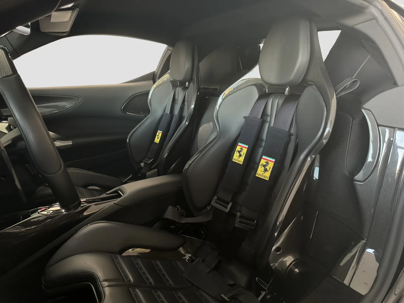 2020 Ferrari SF90 Stradale proposée par un concessionnaire spécialisé à Frankfurt am Main, Allemagne, photo 6 sur 15