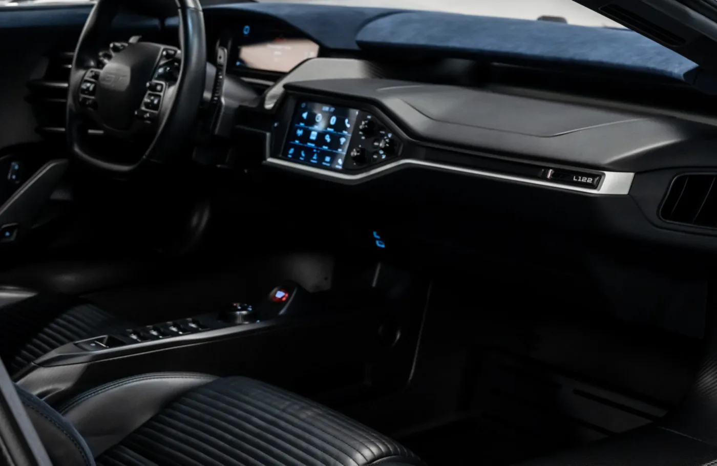 2020 Ford GT offered by a specialist dealer in Dubai, United Arab Emirates, photo 6 of 10