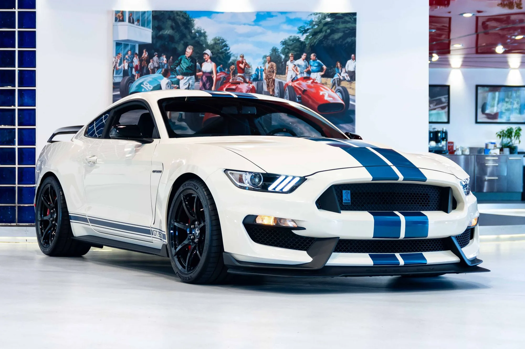 2020 Ford Mustang Shelby GT350R Heritage Edition proposée par un spécialiste de la voiture de collection à London, Royaume-Uni, photo principale