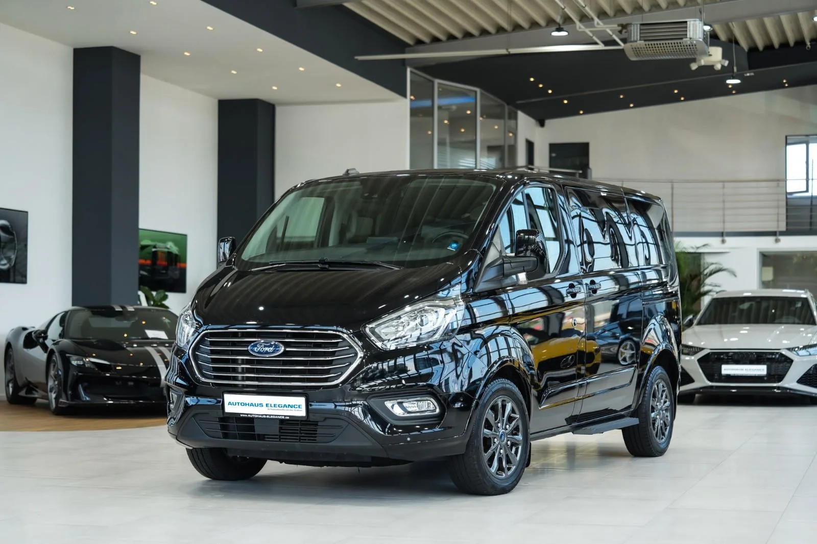 2020 Ford Tourneo Custom Titanium angeboten von einem Fachhändler in Köln, Deutschland, Hauptfoto