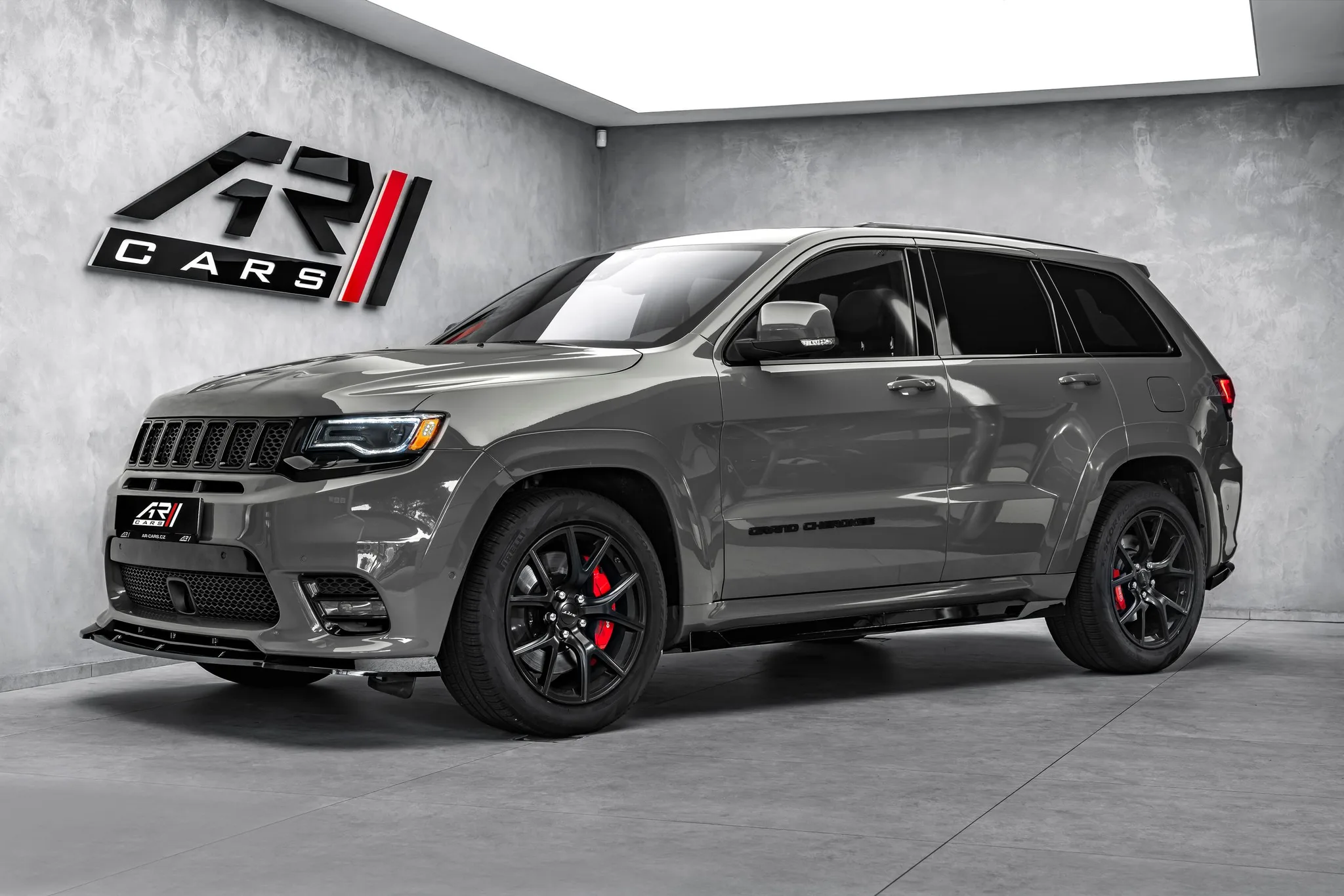 2020 Jeep Grand Cherokee SRT angeboten von einem Fachhändler in Ostrava, Tschechien, Hauptfoto
