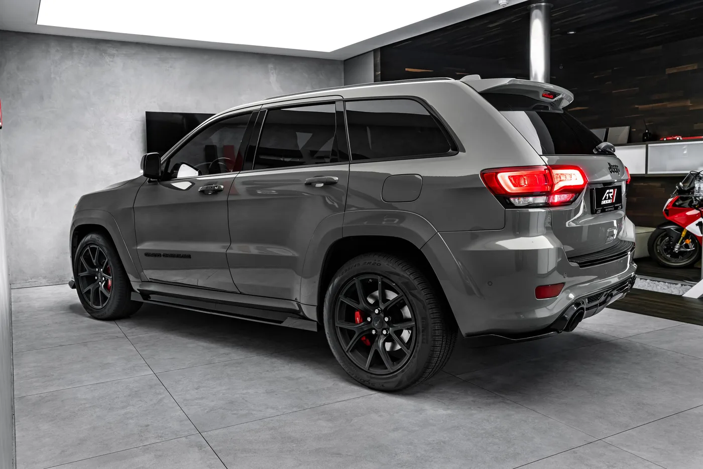 2020 Jeep Grand Cherokee SRT angeboten von einem Fachhändler in Ostrava, Tschechien, Foto 7 von 22
