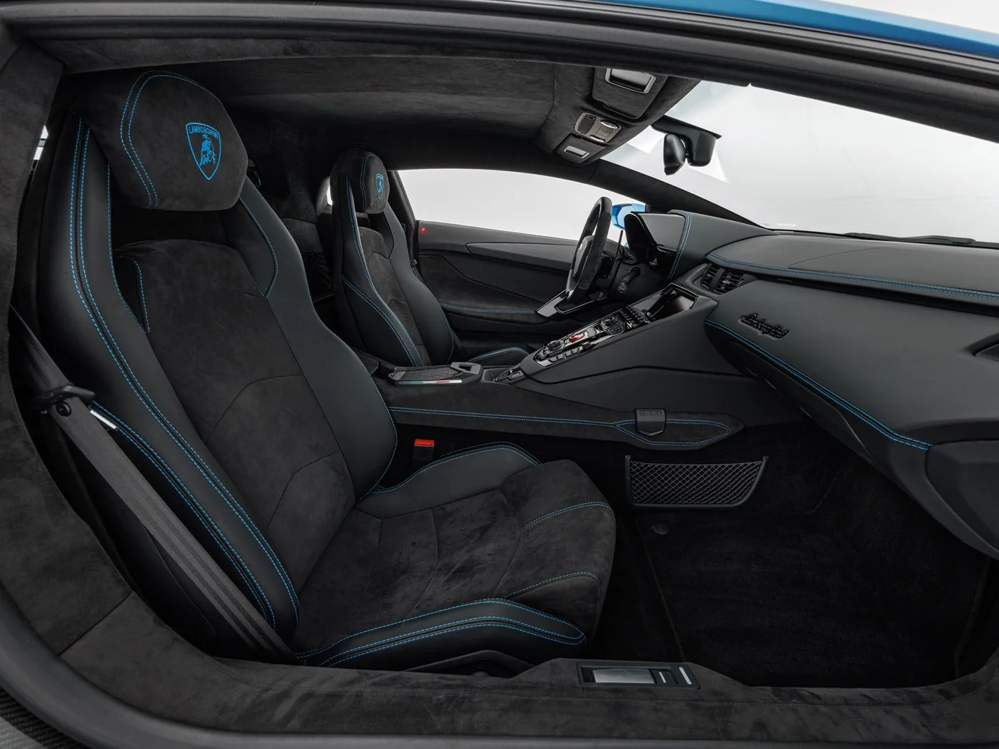 2020 Lamborghini Aventador S angeboten von einem Fachhändler in Böblingen, Deutschland, Foto 10 von 15