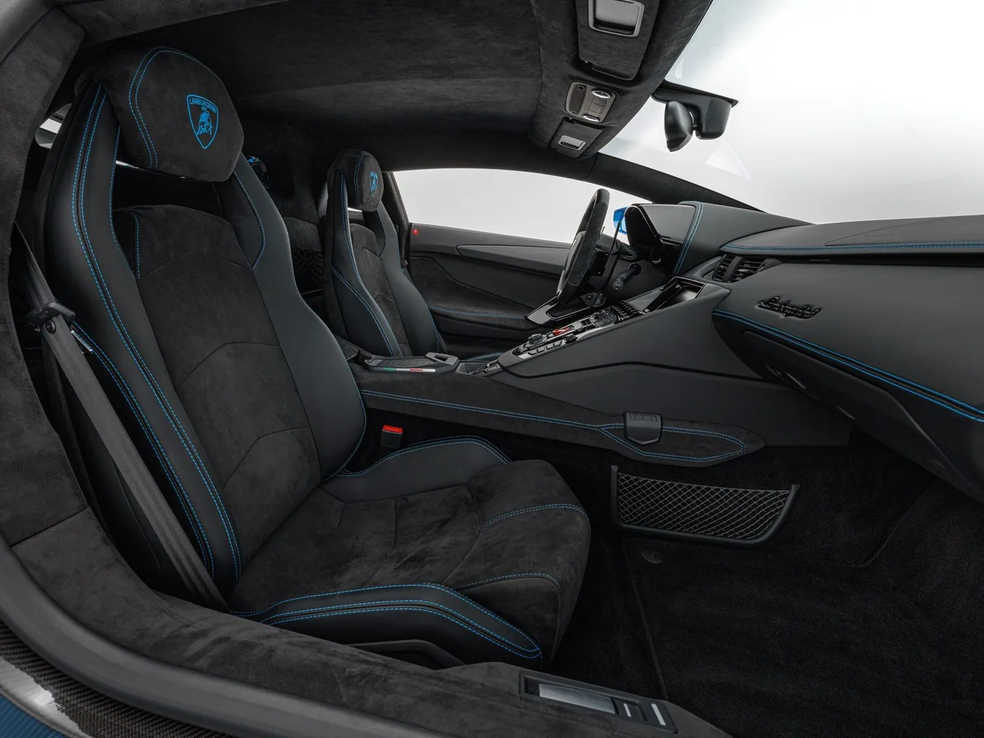 2020 Lamborghini Aventador S angeboten von einem Fachhändler in Böblingen, Deutschland, Foto 11 von 15