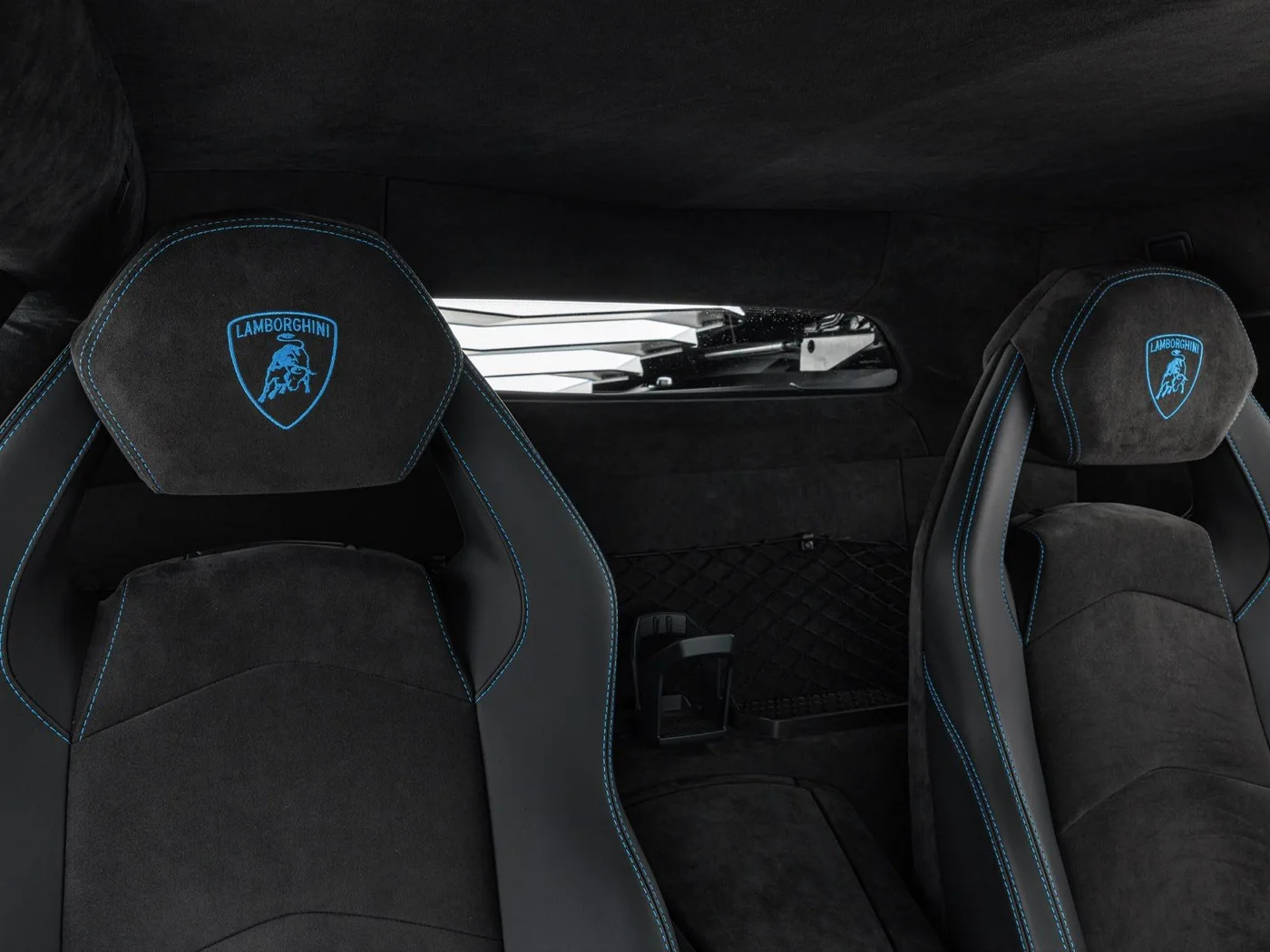 2020 Lamborghini Aventador S angeboten von einem Fachhändler in Böblingen, Deutschland, Foto 12 von 15