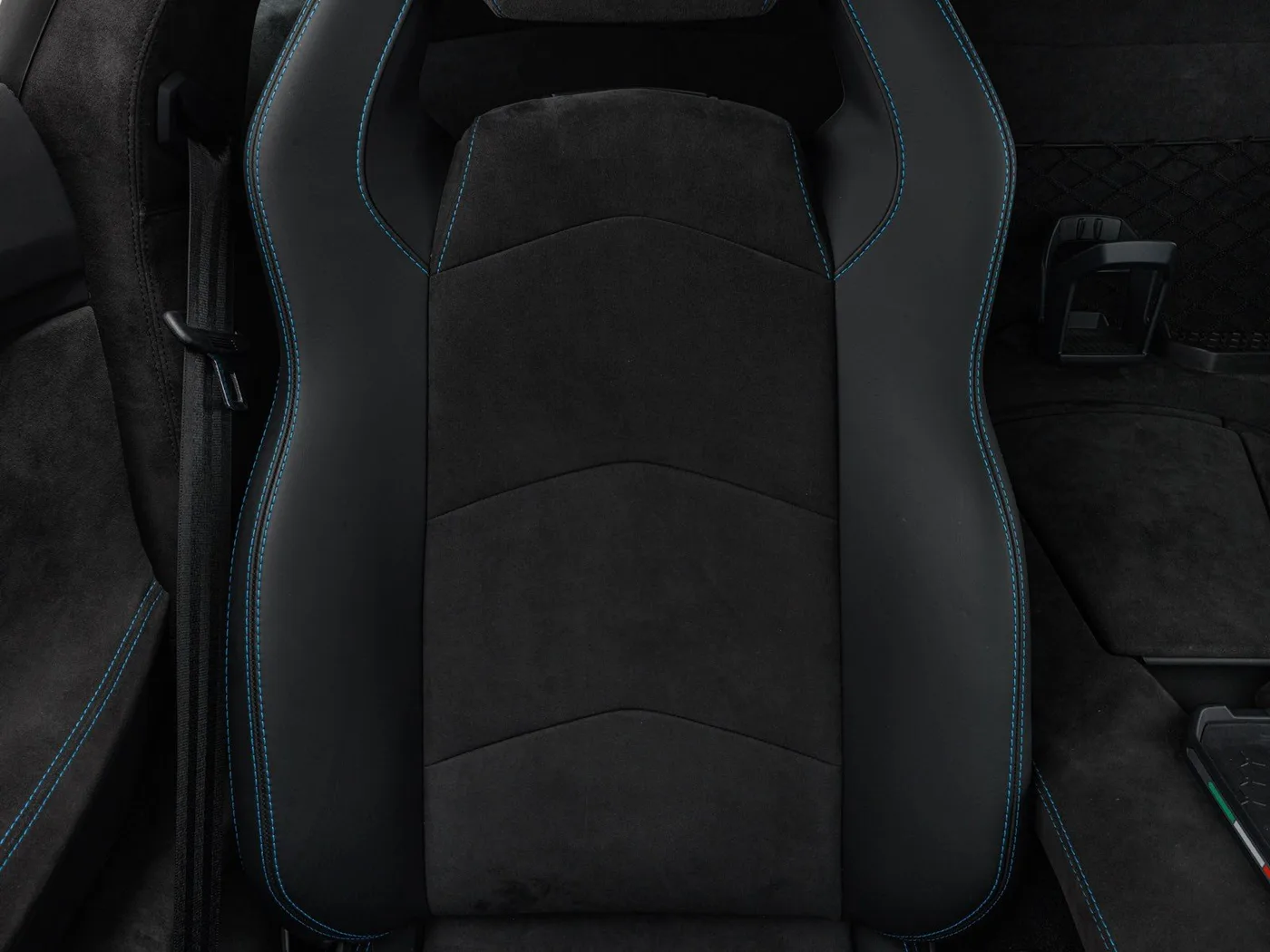 2020 Lamborghini Aventador S angeboten von einem Fachhändler in Böblingen, Deutschland, Foto 13 von 15