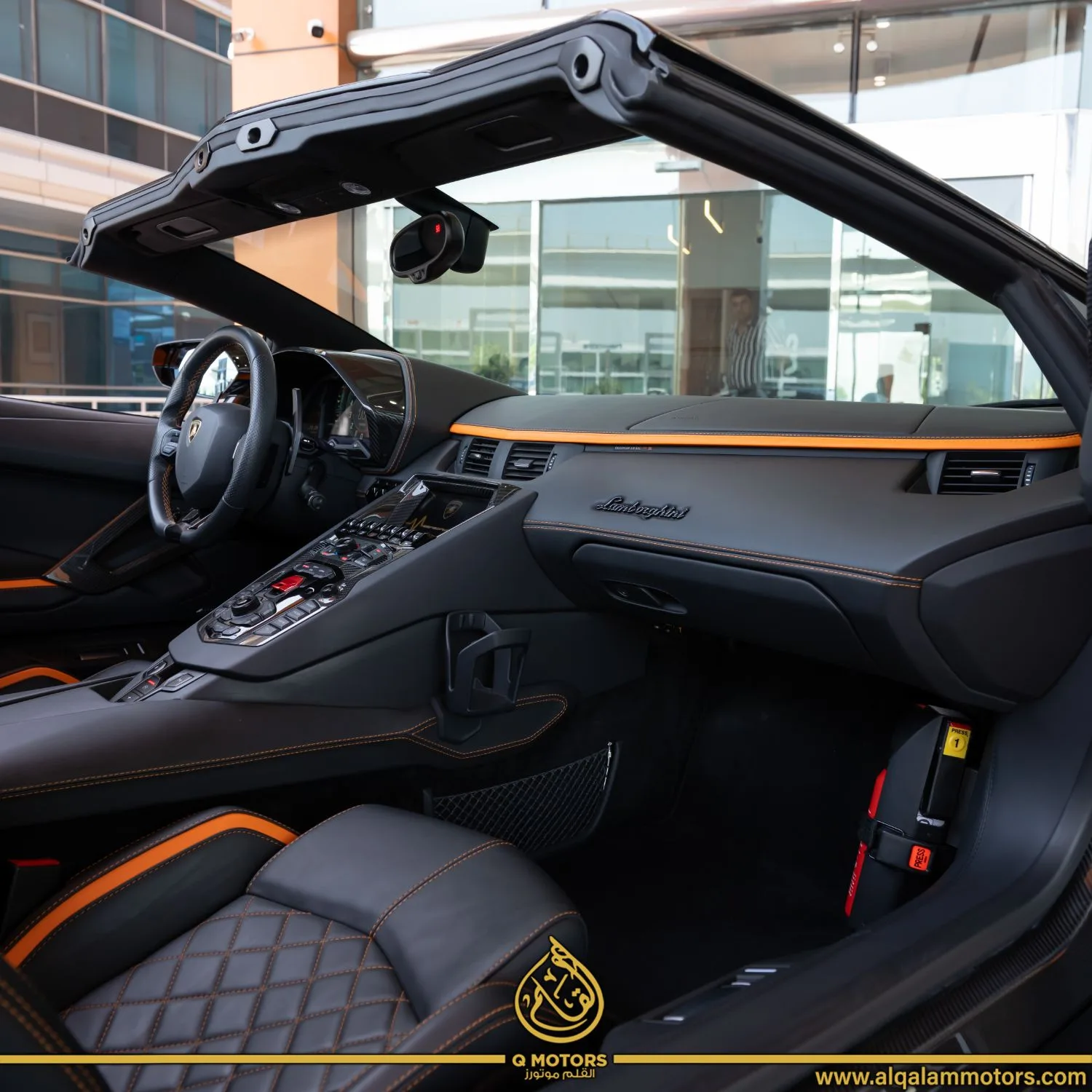 2020 Lamborghini Aventador S Roadster proposée par un concessionnaire spécialisé à Dubai, Émirats arabes unis, photo 9 sur 21