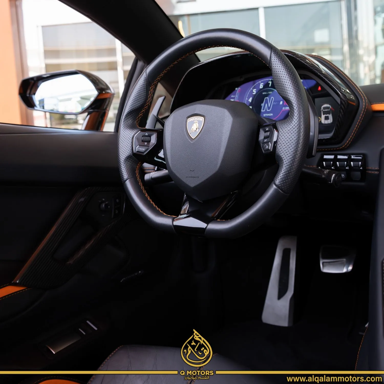 2020 Lamborghini Aventador S Roadster proposée par un concessionnaire spécialisé à Dubai, Émirats arabes unis, photo 12 sur 21