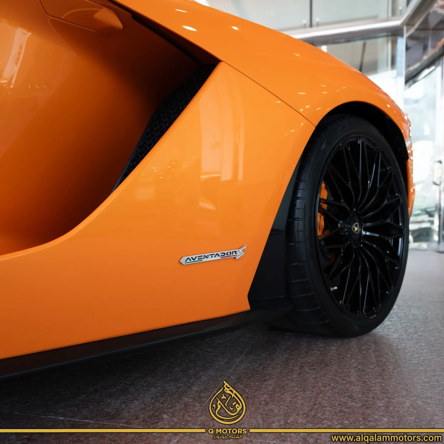 2020 Lamborghini Aventador S Roadster proposée par un concessionnaire spécialisé à Dubai, Émirats arabes unis, photo 16 sur 21