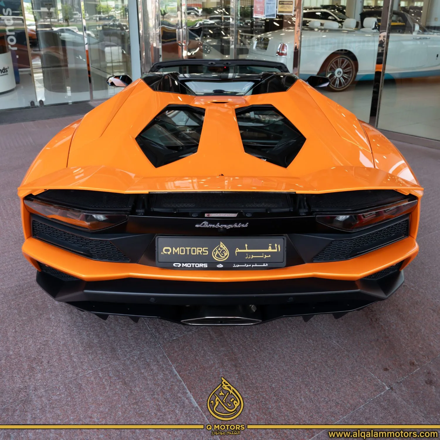 2020 Lamborghini Aventador S Roadster proposée par un concessionnaire spécialisé à Dubai, Émirats arabes unis, photo 18 sur 21