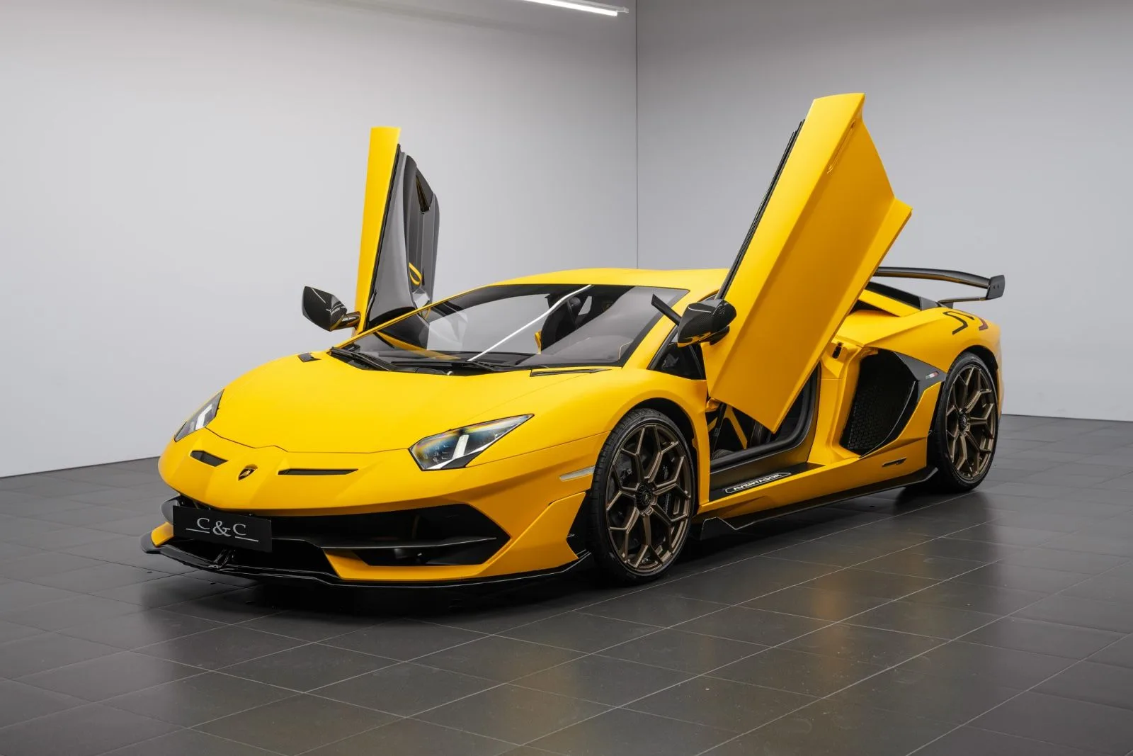 2020 Lamborghini Aventador SVJ, 2/30