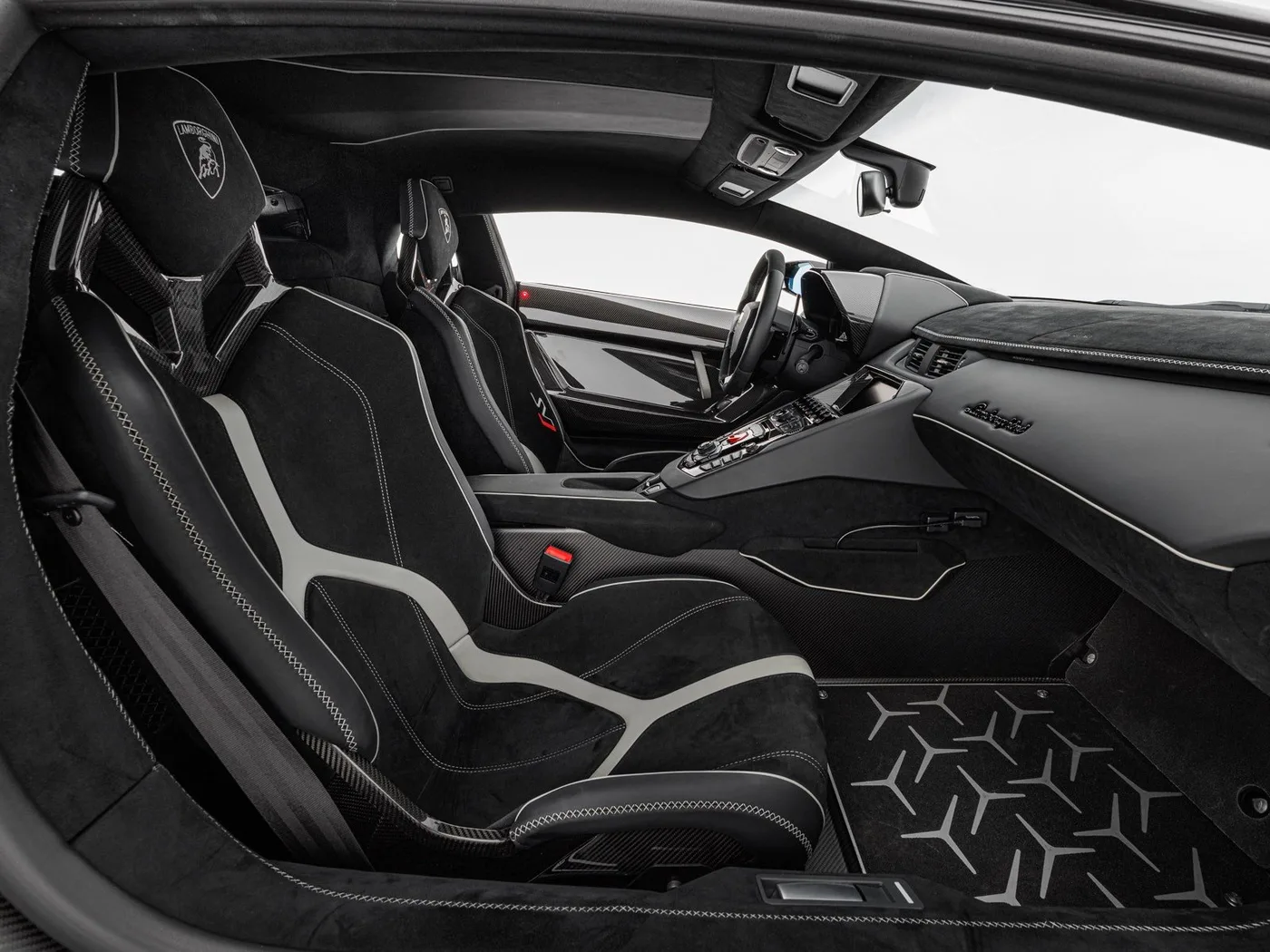 2020 Lamborghini Aventador SVJ proposée par un concessionnaire spécialisé à Böblingen, Allemagne, photo 10 sur 15