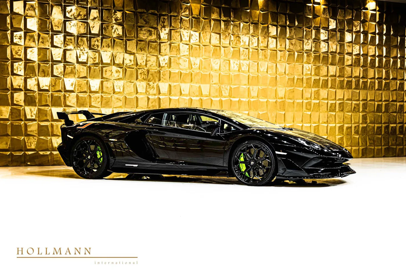 2020 Lamborghini Aventador SVJ proposée par un concessionnaire spécialisé à Stuhr, Allemagne, photo 2 sur 24