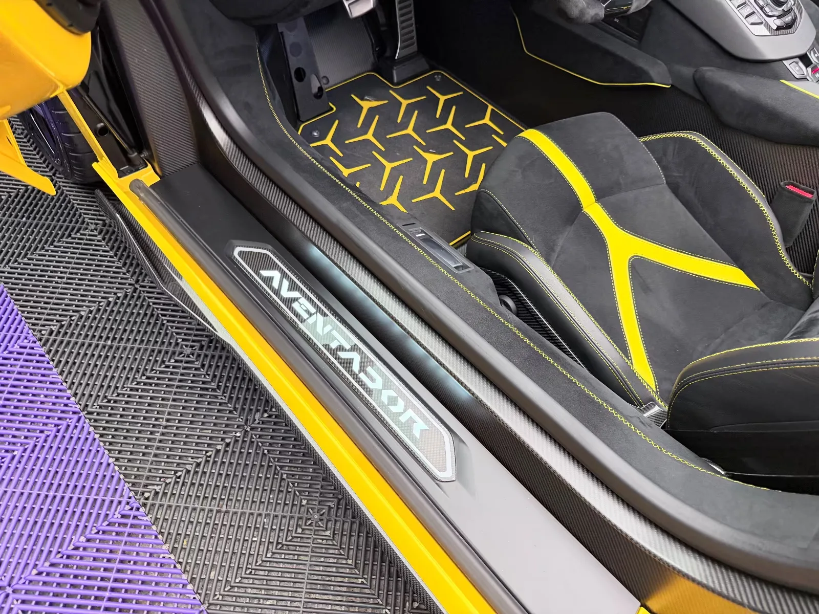 2020 Lamborghini Aventador SVJ Roadster, 13/22