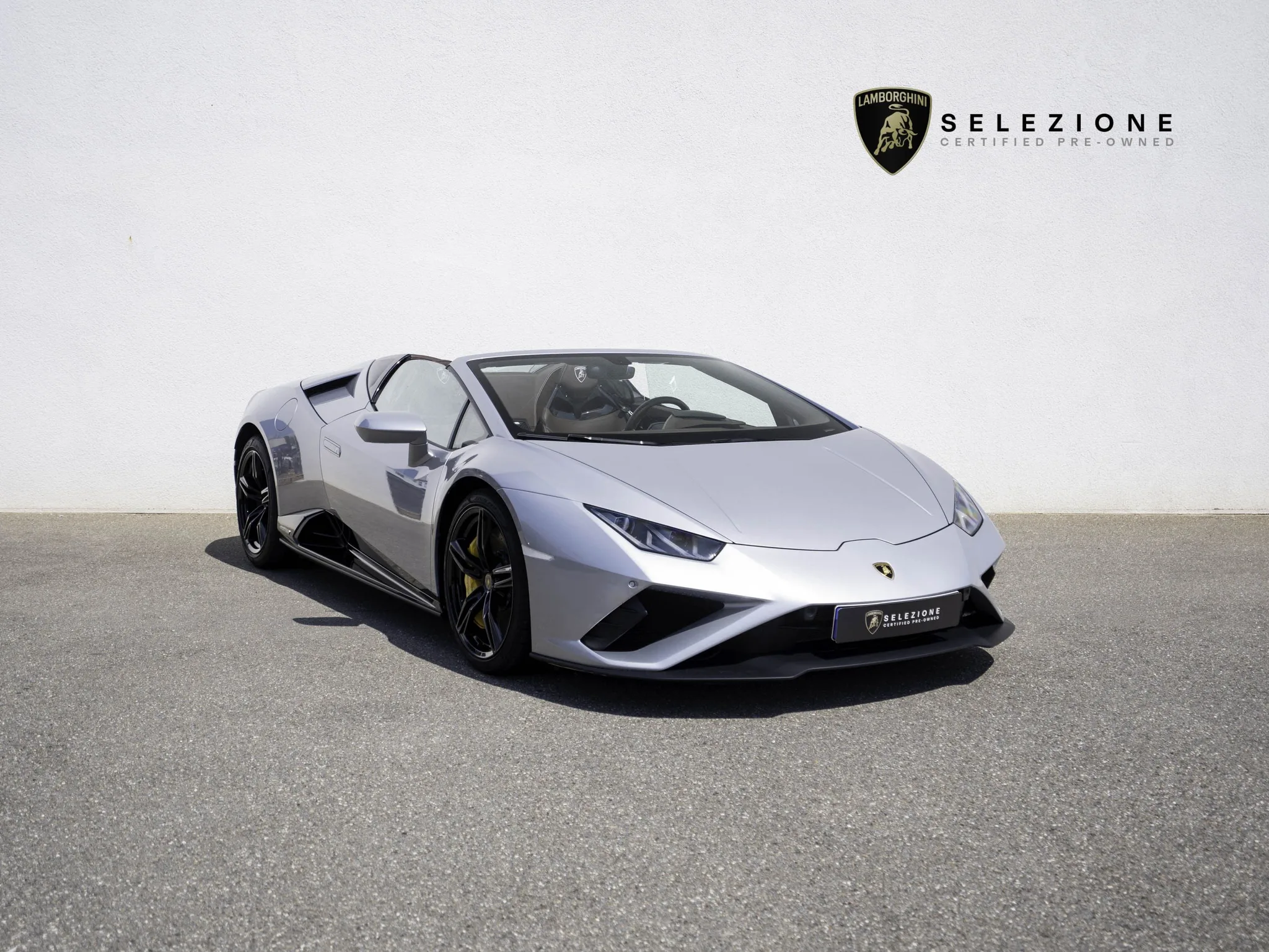 2020 Lamborghini Huracán EVO RWD Spyder offered by a specialist dealer in Singen, Germany, main photo