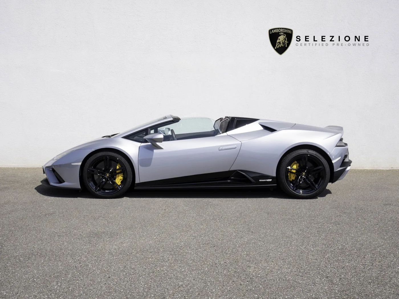 2020 Lamborghini Huracán EVO RWD Spyder offered by a specialist dealer in Singen, Germany, photo 7 of 15