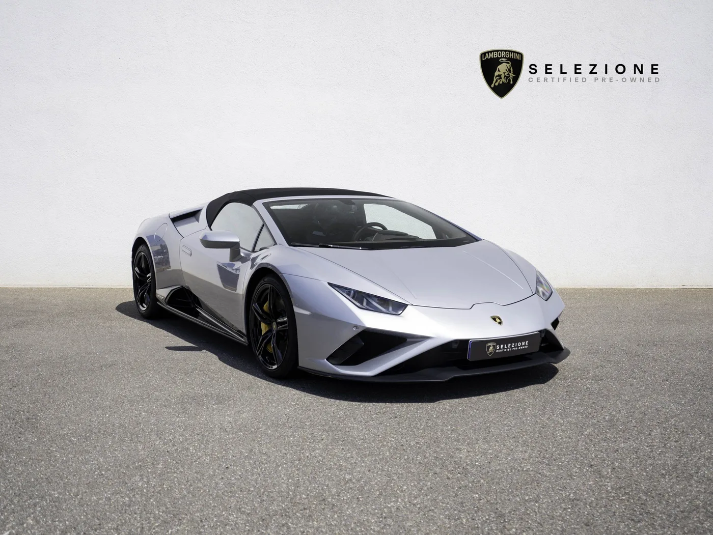 2020 Lamborghini Huracán EVO RWD Spyder offered by a specialist dealer in Singen, Germany, photo 13 of 15