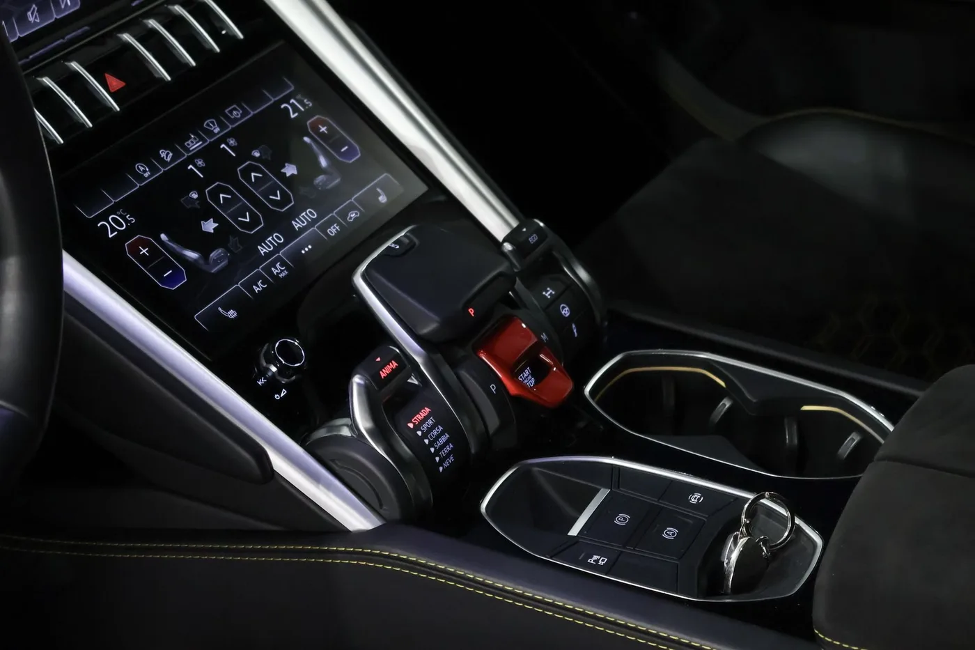 2020 Lamborghini Urus angeboten von einem Supersportwagenhändler in Zibido San Giacomo, Italien, Foto 17 von 25