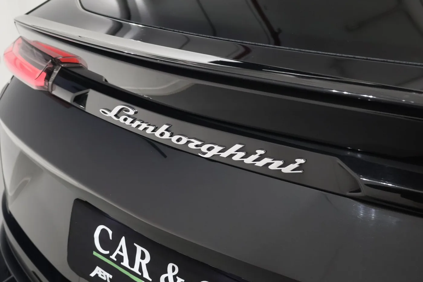 2020 Lamborghini Urus angeboten von einem Supersportwagenhändler in Zibido San Giacomo, Italien, Foto 18 von 25