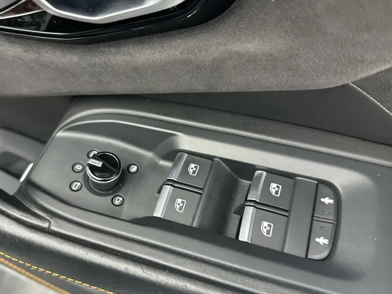 2020 Lamborghini Urus, 28/30