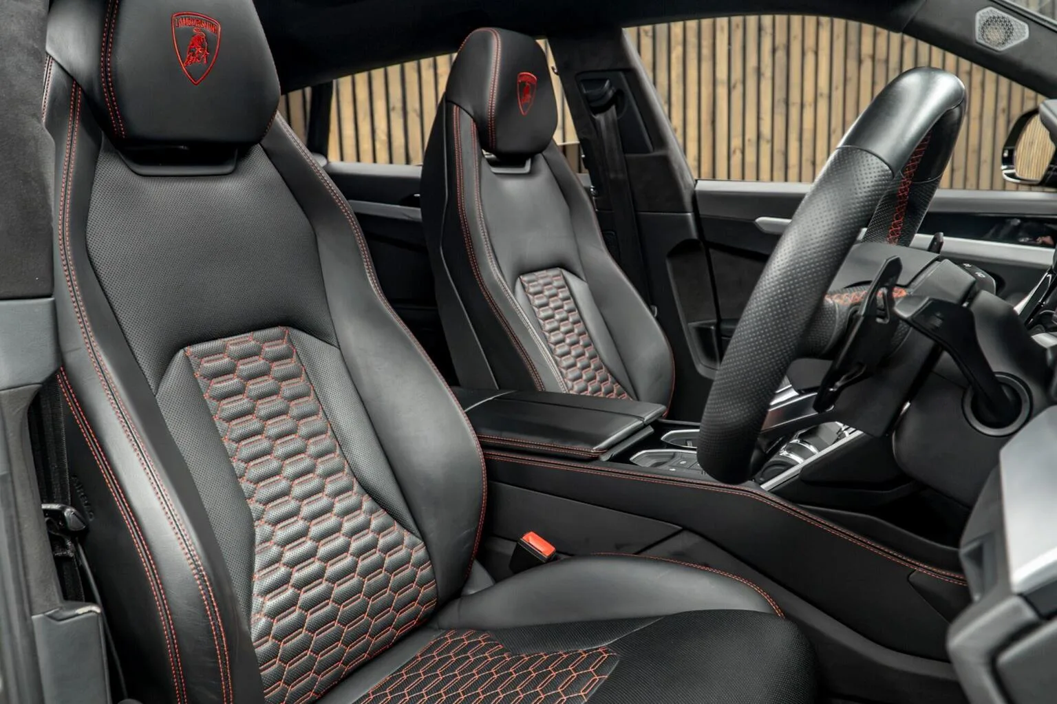 2020 Lamborghini Urus, 2/30