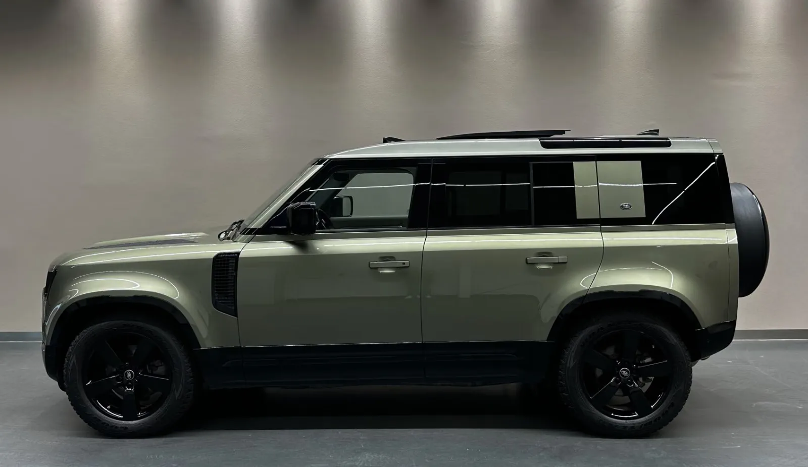 2020 Land Rover Defender 110 D240 S, 6/26