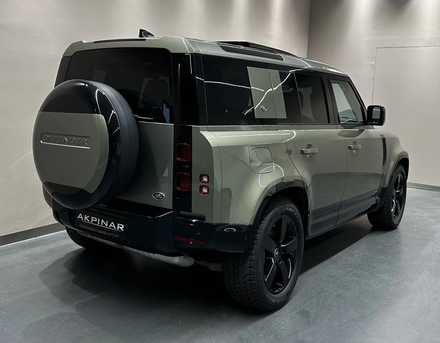 2020 Land Rover Defender 110 D240 S, 8/26