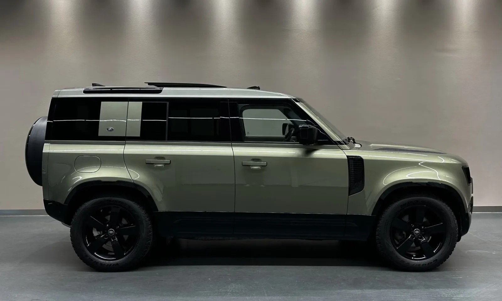 2020 Land Rover Defender 110 D240 S, 9/26