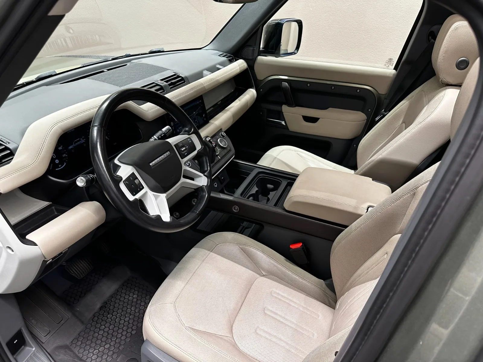 2020 Land Rover Defender 110 D240 S, 10/26