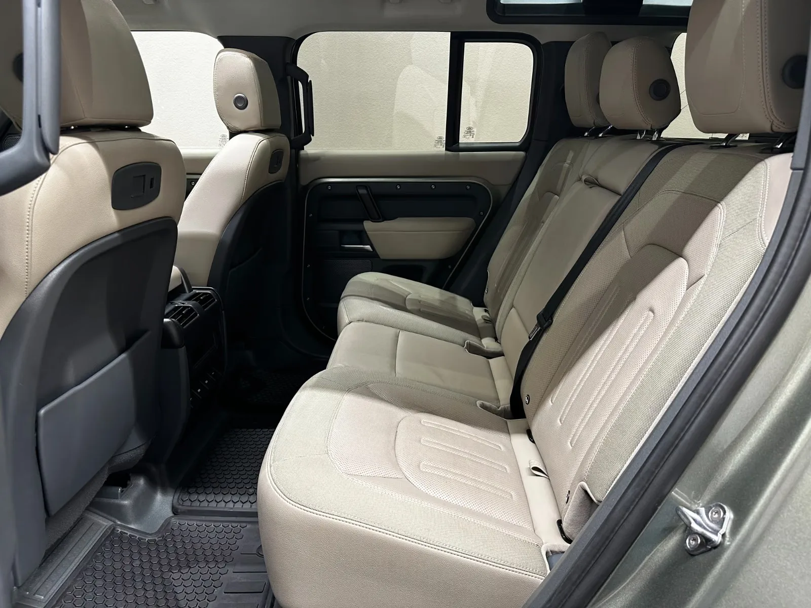 2020 Land Rover Defender 110 D240 S, 15/26