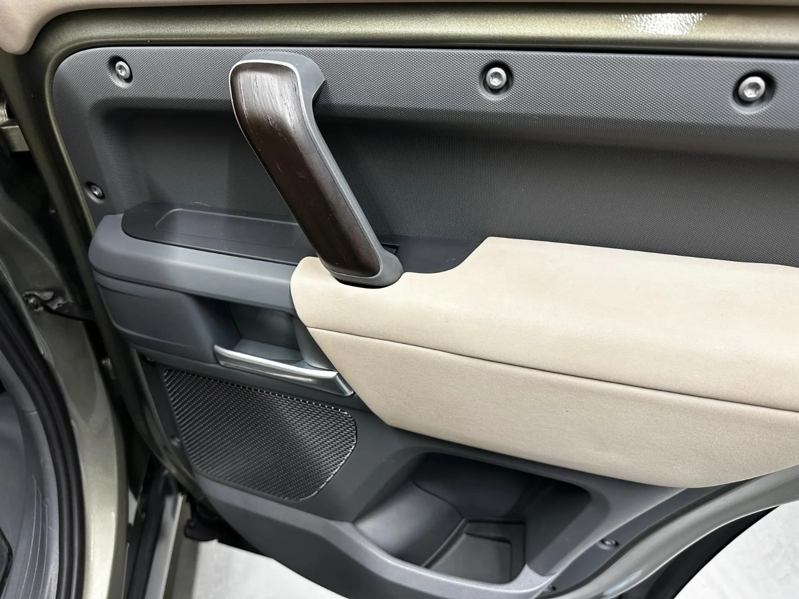 2020 Land Rover Defender 110 D240 S, 21/26